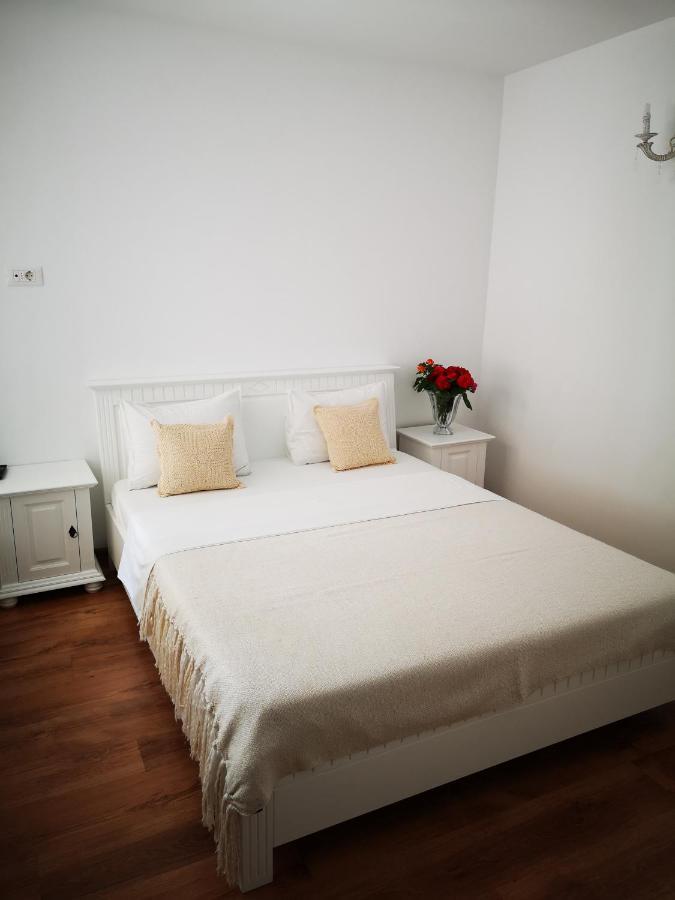 Brize Guest House Tuzla Exteriör bild